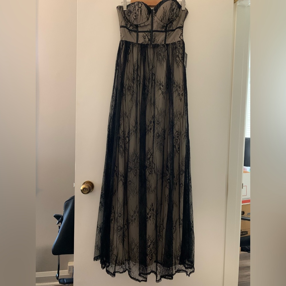 Lulu’s black lace dress. Strapless. Size small. NWT